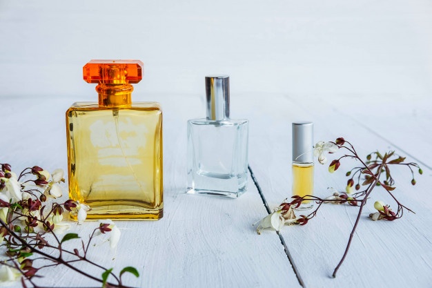 Kiat Menggunakan Aroma Parfum Wanita dengan Tepat agar Tahan Lama